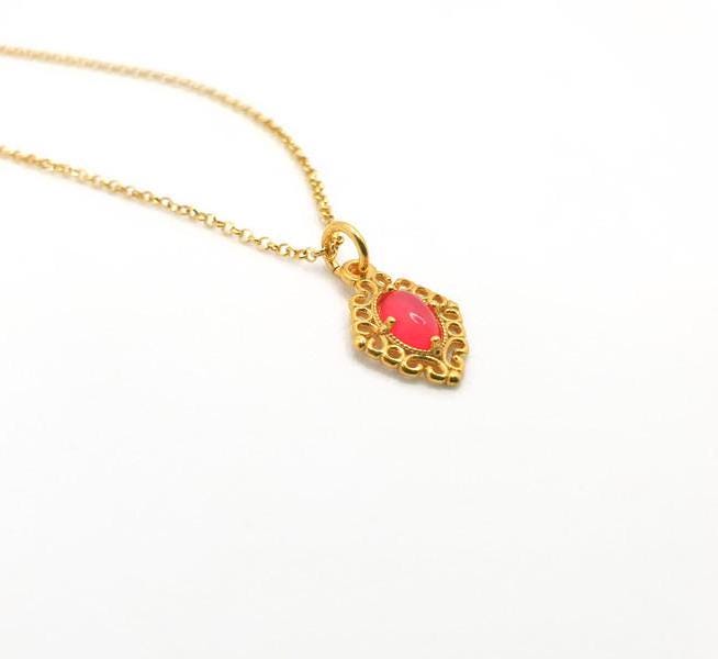 Pink Agate Necklace – Gold Plated Chain With Romantic Gemstone Pendant