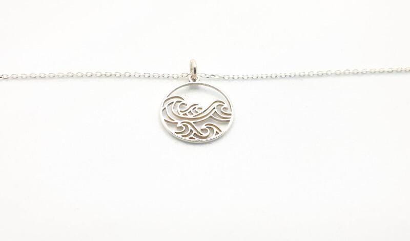 Collar de Onda de Plata de Ley - Colgante de Océano Grabado | Joyería Náutica