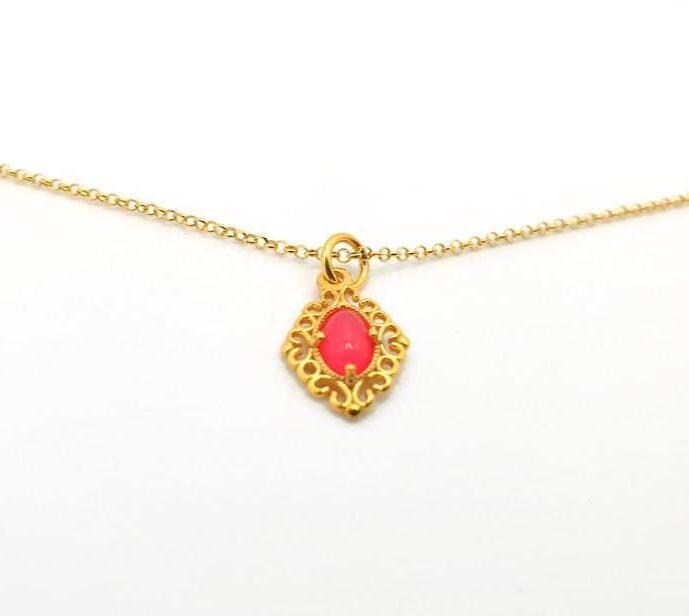 Pink Agate Necklace – Gold Plated Chain With Romantic Gemstone Pendant