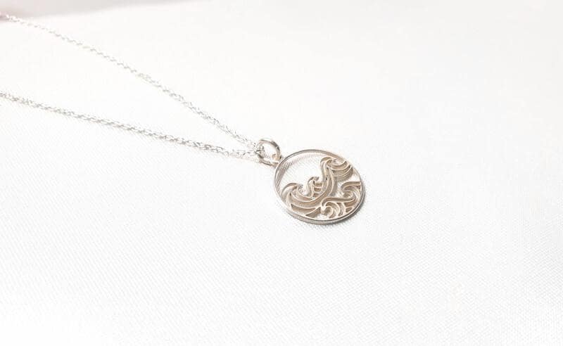 Collar de Onda de Plata de Ley - Colgante de Océano Grabado | Joyería Náutica
