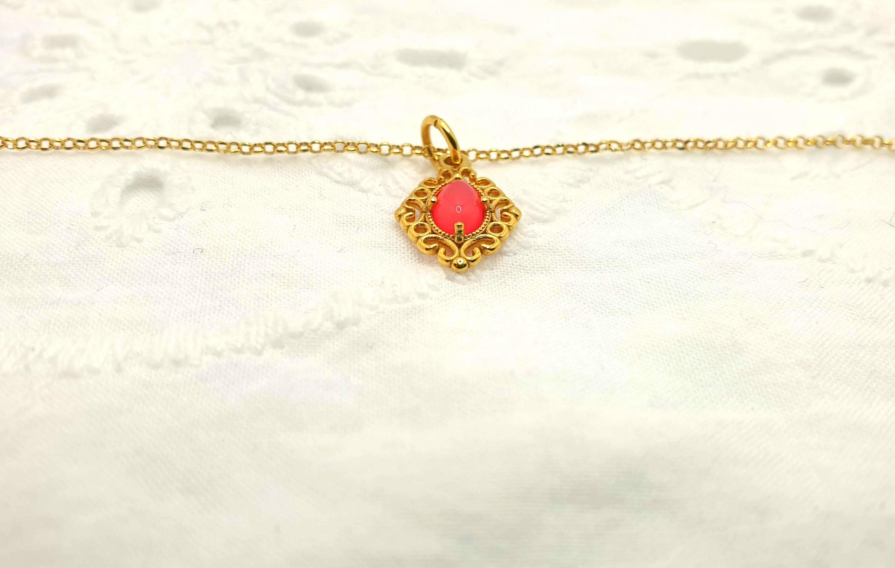 Pink Agate Necklace – Gold Plated Chain With Romantic Gemstone Pendant