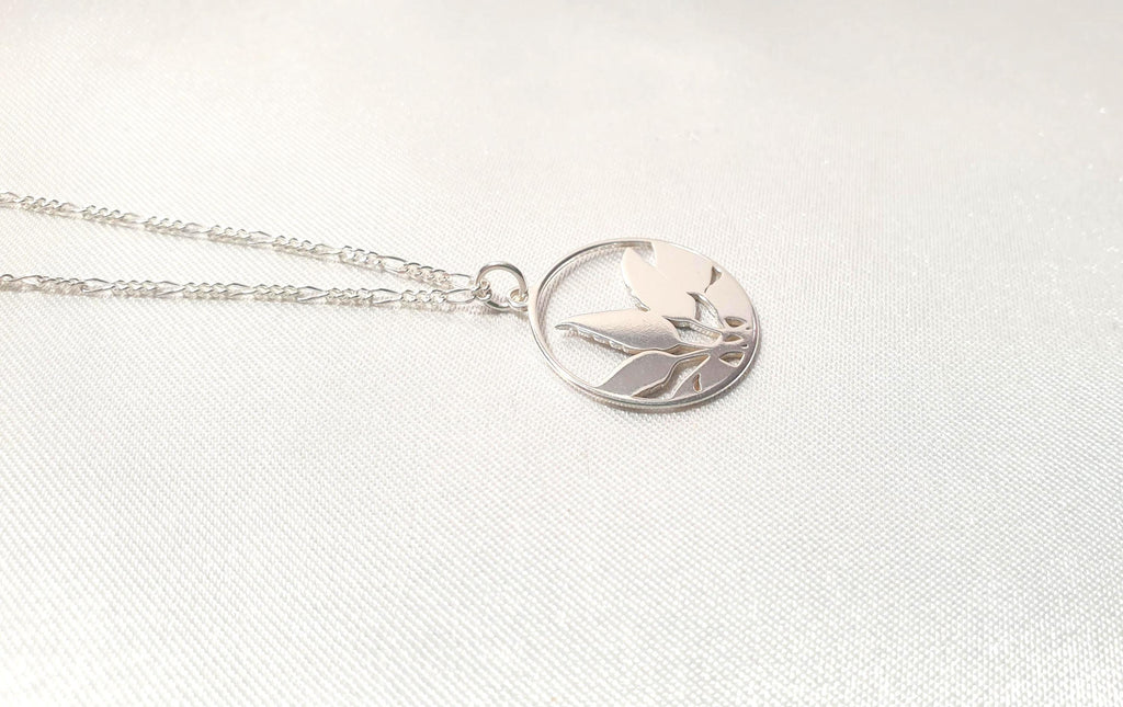 Silver Circle Necklace – Engraved Leaf Pendant With Figaro Chain, Nature Inspired Jewelry