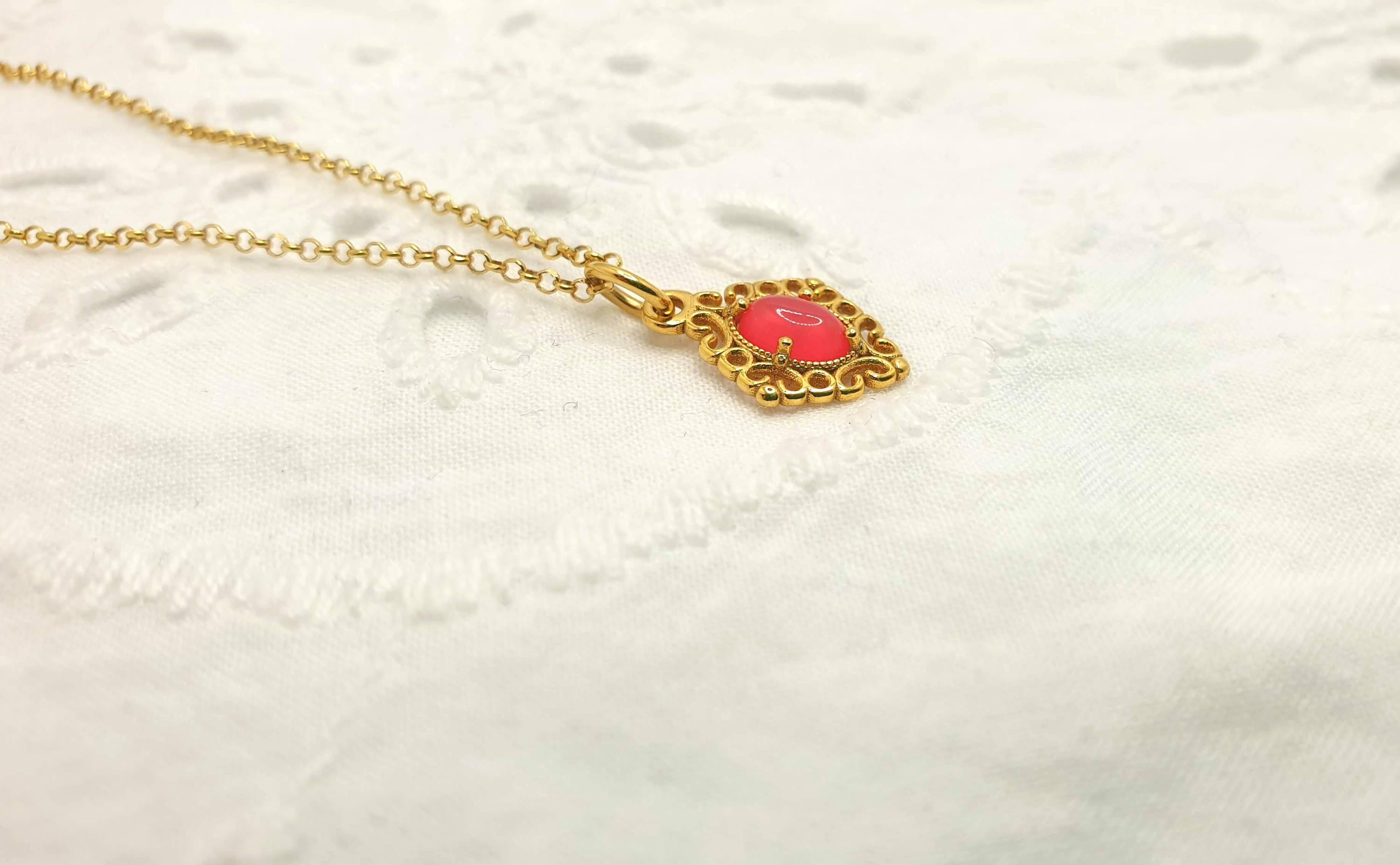Pink Agate Necklace – Gold Plated Chain With Romantic Gemstone Pendant