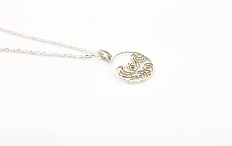 Collar de Onda de Plata de Ley - Colgante de Océano Grabado | Joyería Náutica