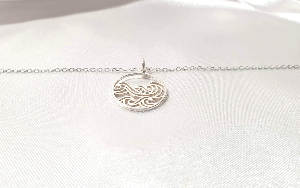 Collar de Onda de Plata de Ley - Colgante de Océano Grabado | Joyería Náutica