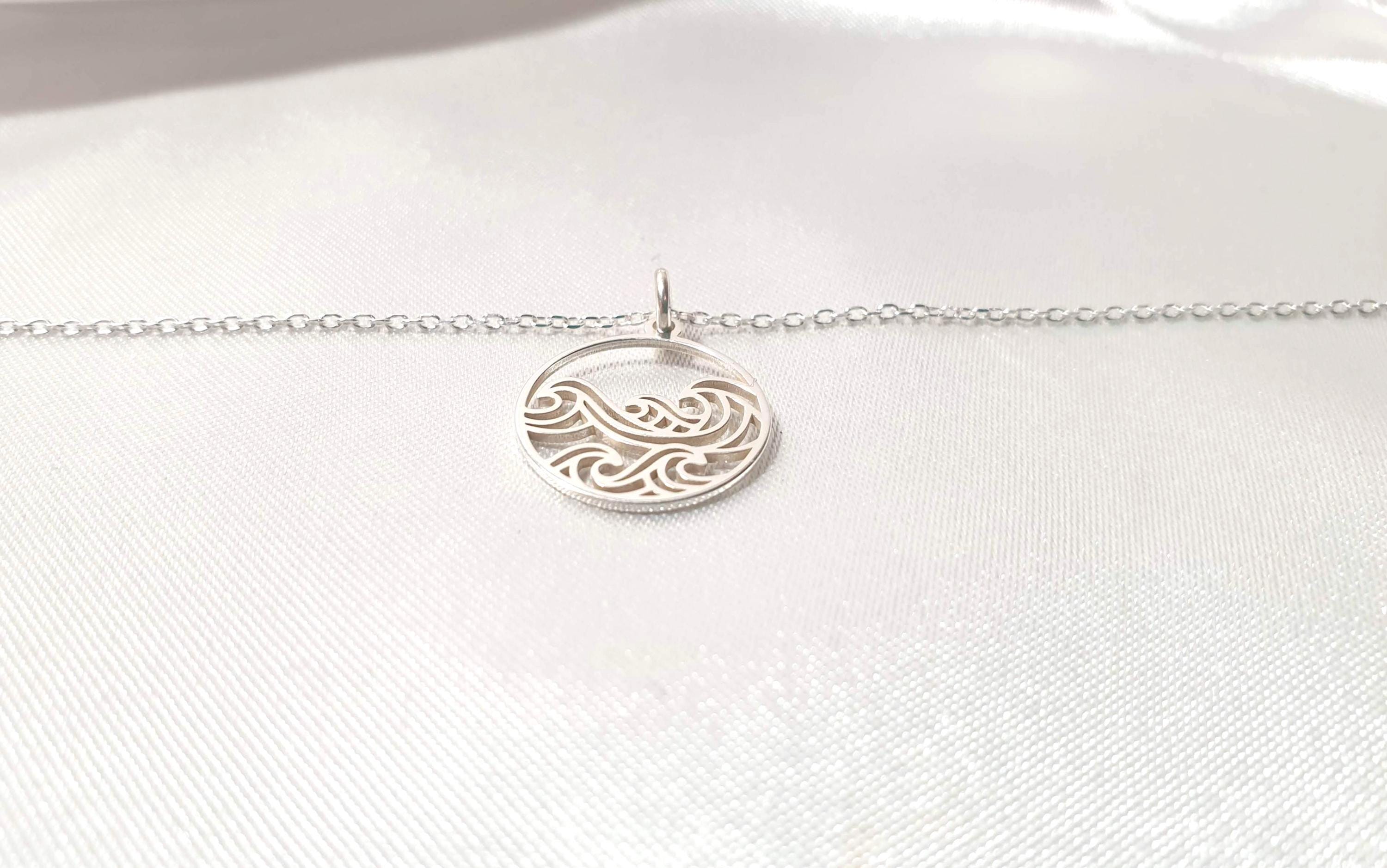 Collar de Onda de Plata de Ley - Colgante de Océano Grabado | Joyería Náutica