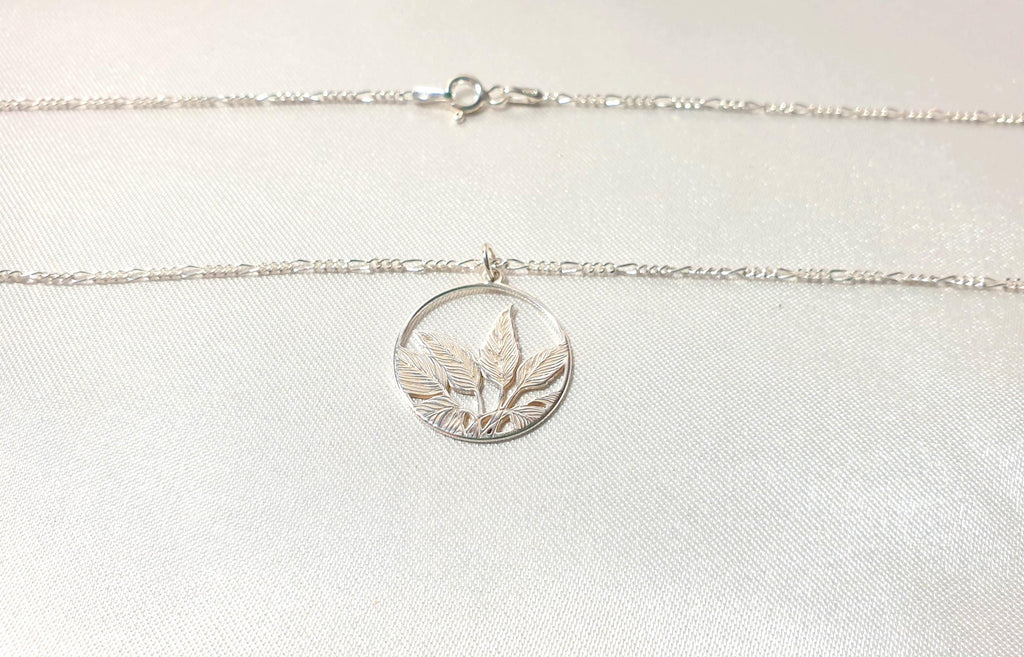 Silver Circle Necklace – Engraved Leaf Pendant With Figaro Chain, Nature Inspired Jewelry