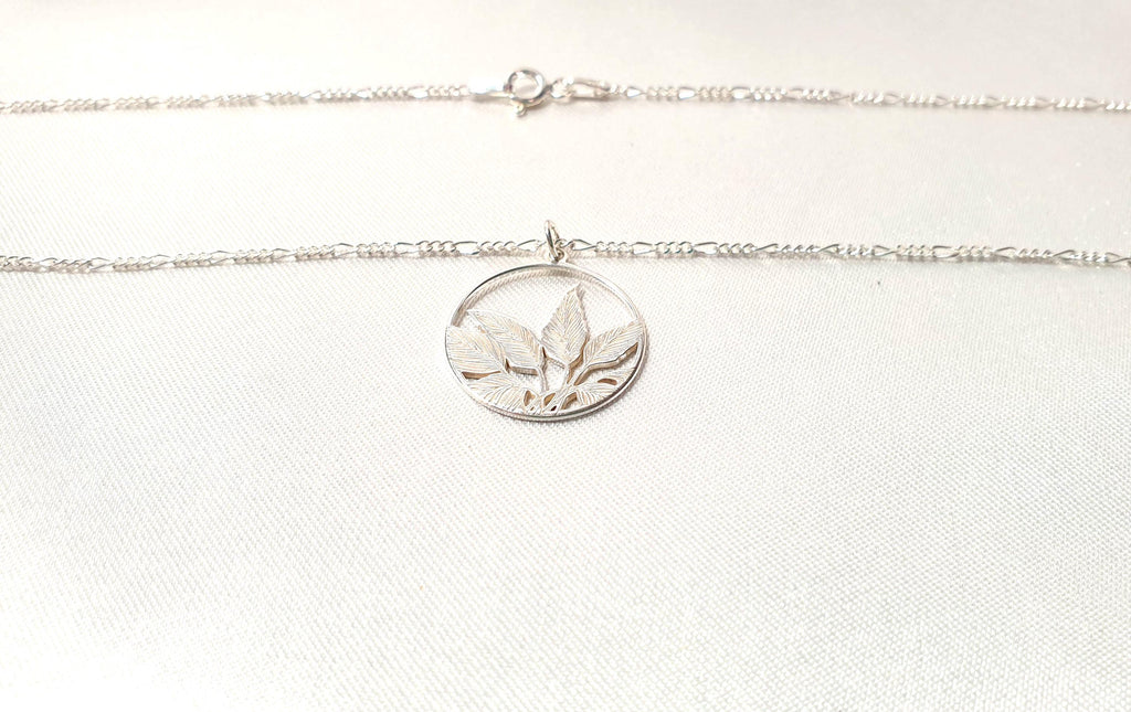 Silver Circle Necklace – Engraved Leaf Pendant With Figaro Chain, Nature Inspired Jewelry