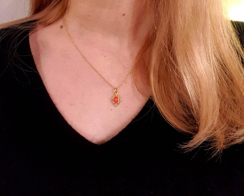 Pink Agate Necklace – Gold Plated Chain With Romantic Gemstone Pendant
