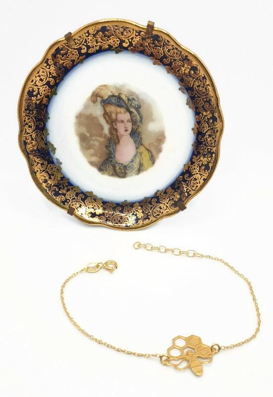 Gold Plated Honeycomb Bee Charm Bracelet: Delicate Cable Chain