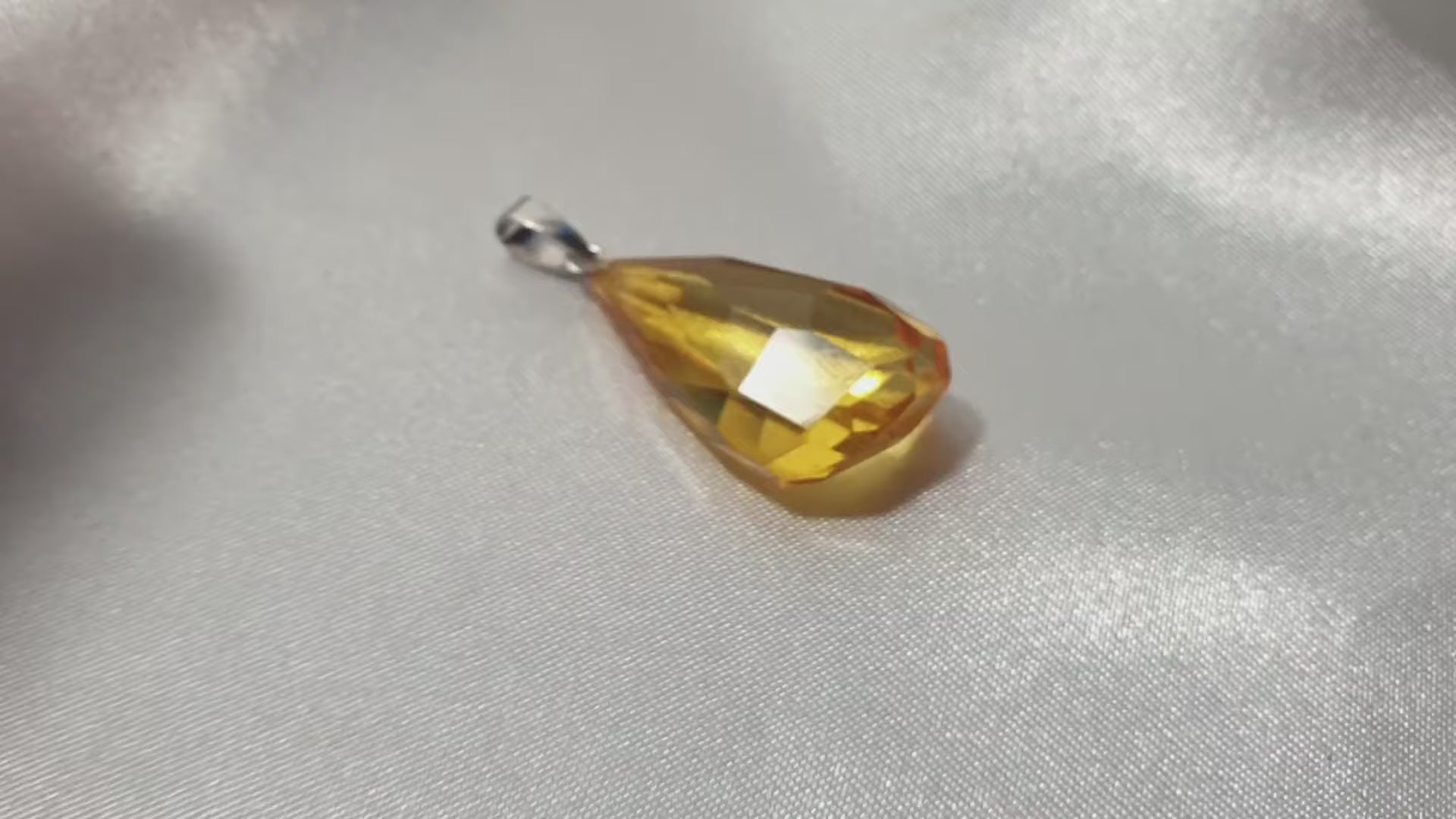 Faceted lemon amber pendant, natural diamond-cut gemstone with strerling silver 925
